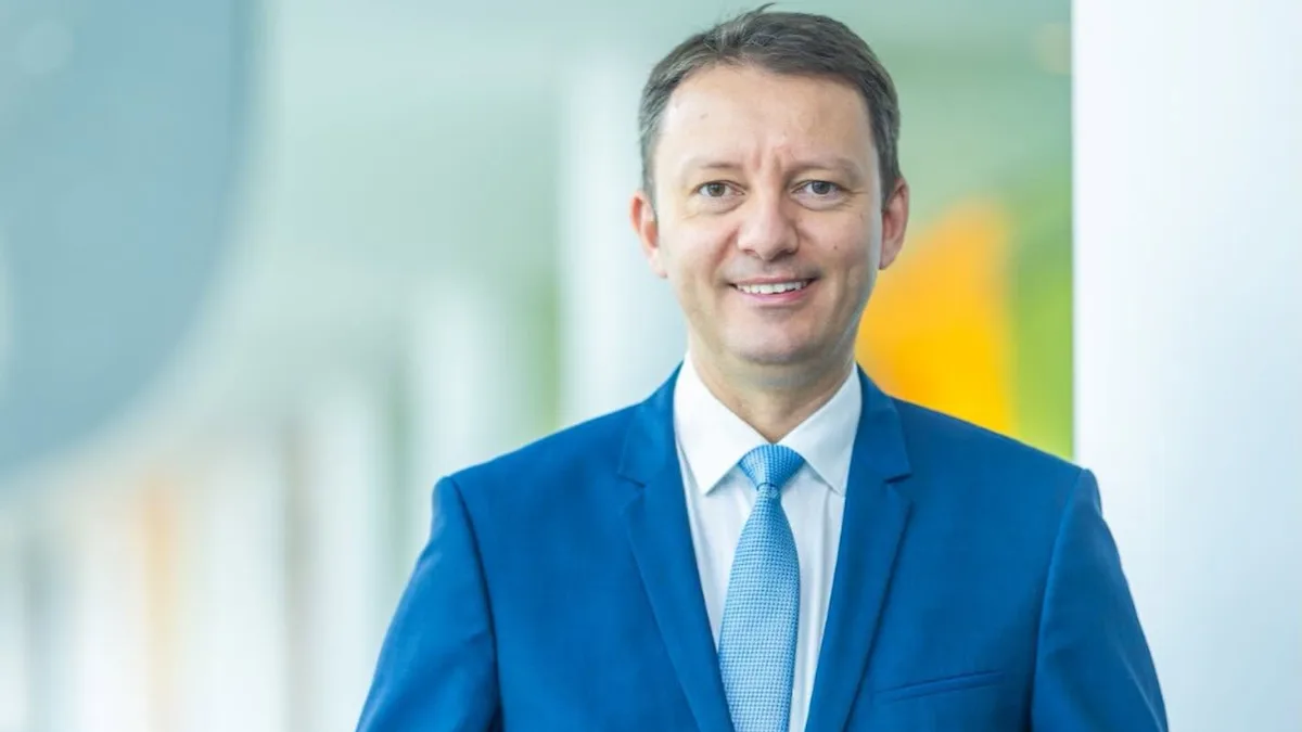 Programul Mureșan: părinții care revin la muncă după șase luni ar putea păstra indemnizația și salariul